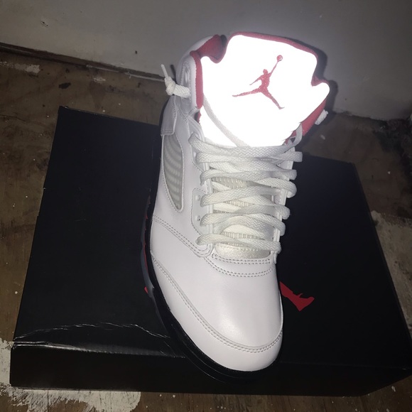 Men’s Air Jordan Fire Red 5’s - Picture 5 of 7